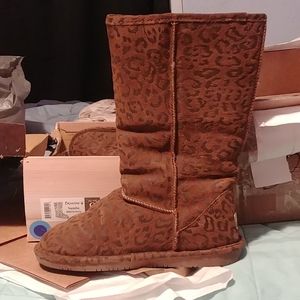Bearpaw leapord tall boots sz 9